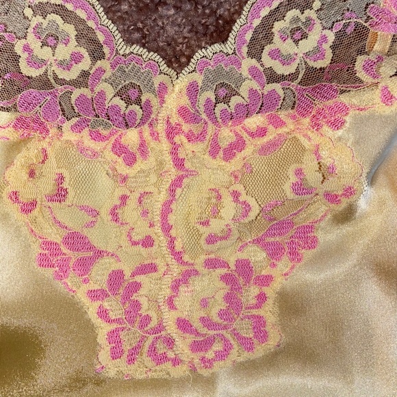 ‼️SOLD‼️silk lace top - Picture 2 of 4